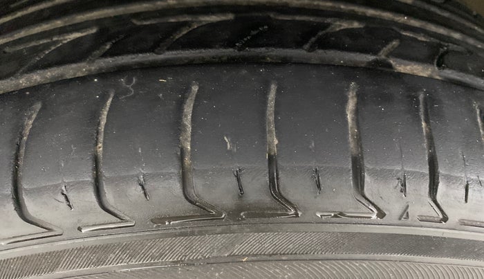 2018 Jeep Compass LIMITED 1.4 PETROL AT, Petrol, Automatic, 1,00,933 km, Left Front Tyre Tread