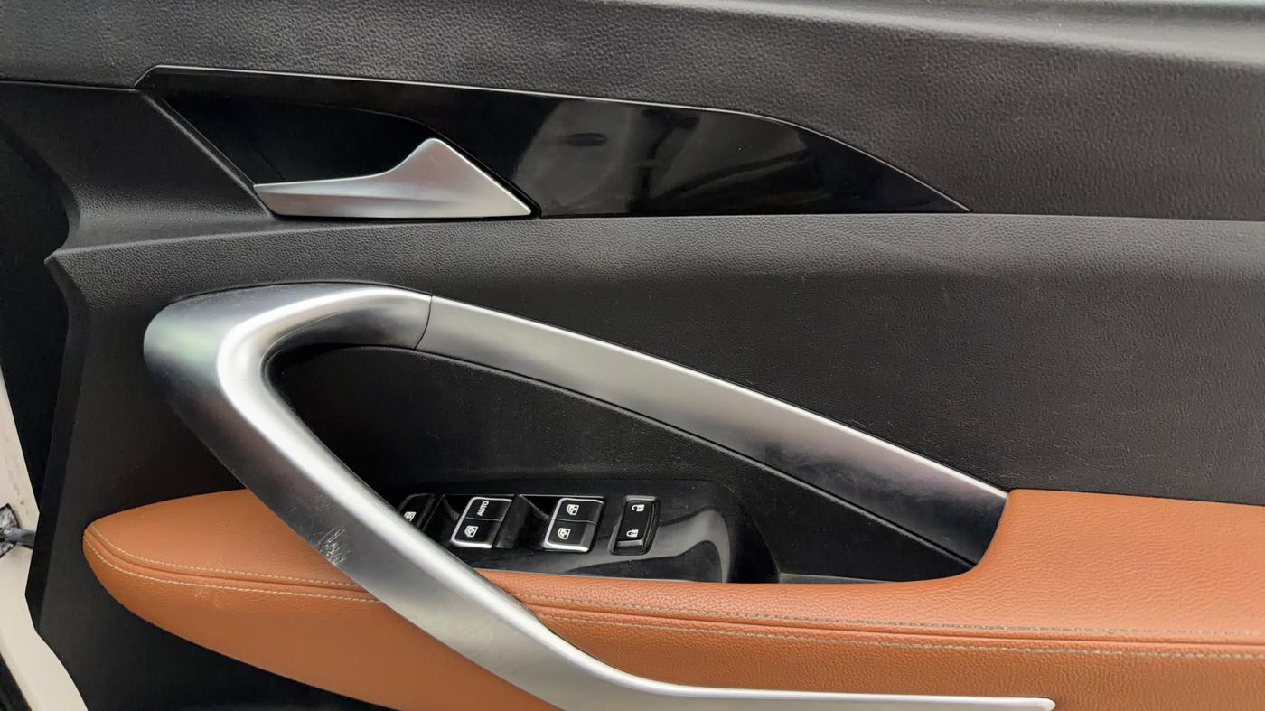 2020 MG HECTOR PLUS SHARP 1.5 PETROL TURBO DCT 6-STR, Petrol, Automatic, 61,023 km, Driver Side Door Panels Control