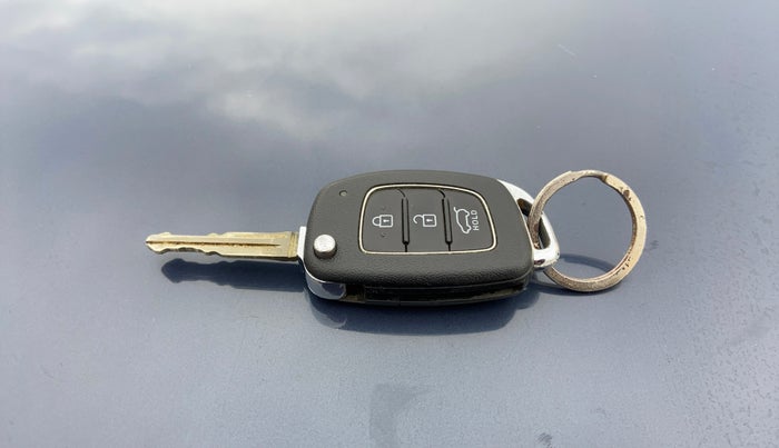 2019 Hyundai VENUE S 1.0 TURBO DCT, Petrol, Automatic, 60,824 km, Key Close Up