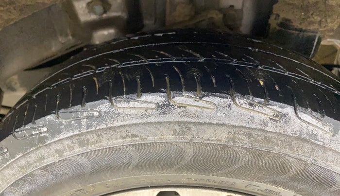 2013 Hyundai Eon ERA +, Petrol, Manual, 82,289 km, Left Rear Tyre Tread