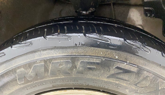 2013 Hyundai Eon ERA +, Petrol, Manual, 82,289 km, Right Front Tyre Tread