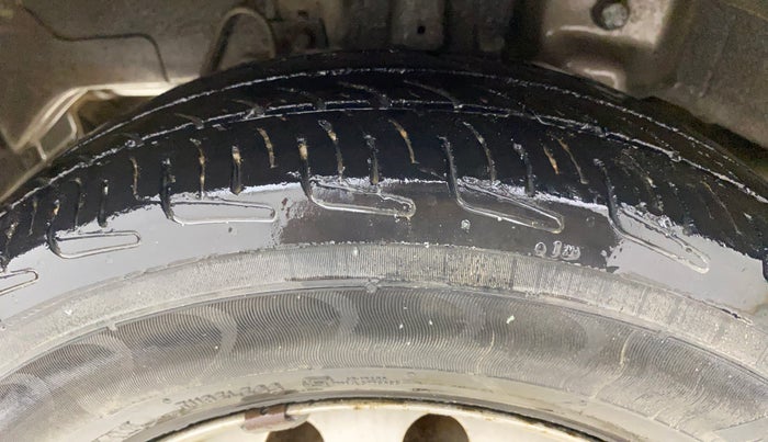 2013 Hyundai Eon ERA +, Petrol, Manual, 82,289 km, Right Rear Tyre Tread