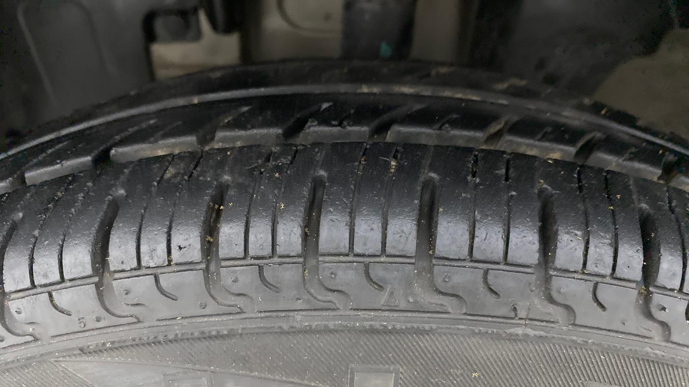 2018 Renault Kwid CLIMBER 1.0, Petrol, Manual, 14,878 km, Left Front Tyre Tread