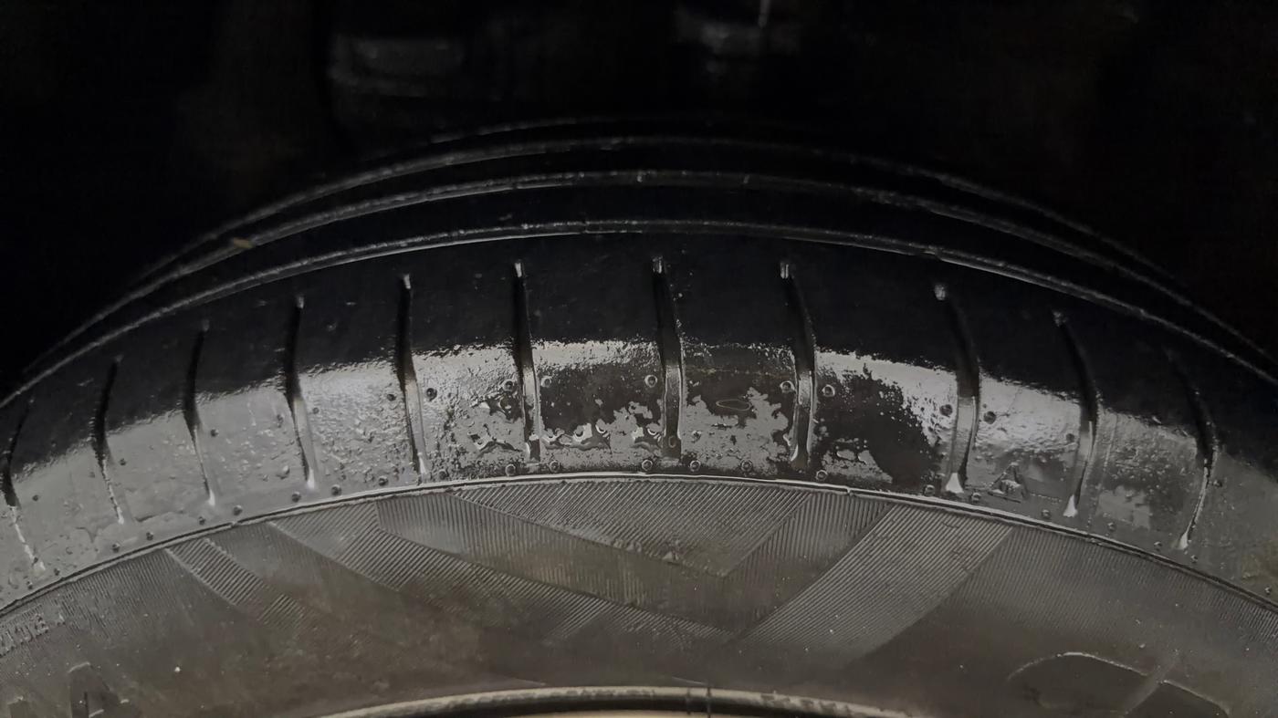 2015 Hyundai Elite i20 MAGNA 1.2, Petrol, Manual, 56,415 km, Left Front Tyre Tread