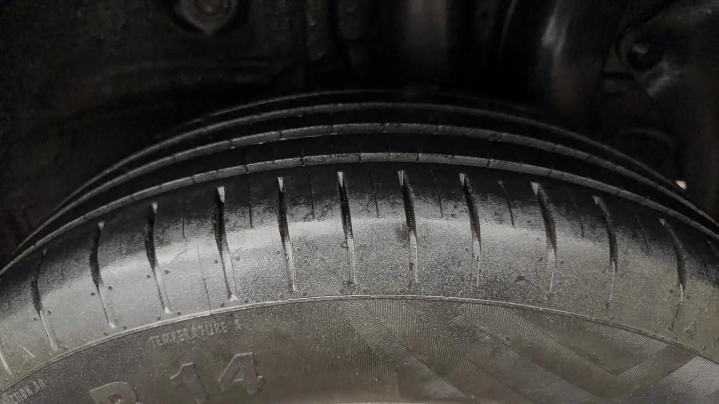 2015 Hyundai Elite i20 MAGNA 1.2, Petrol, Manual, 56,415 km, Left Rear Tyre Tread