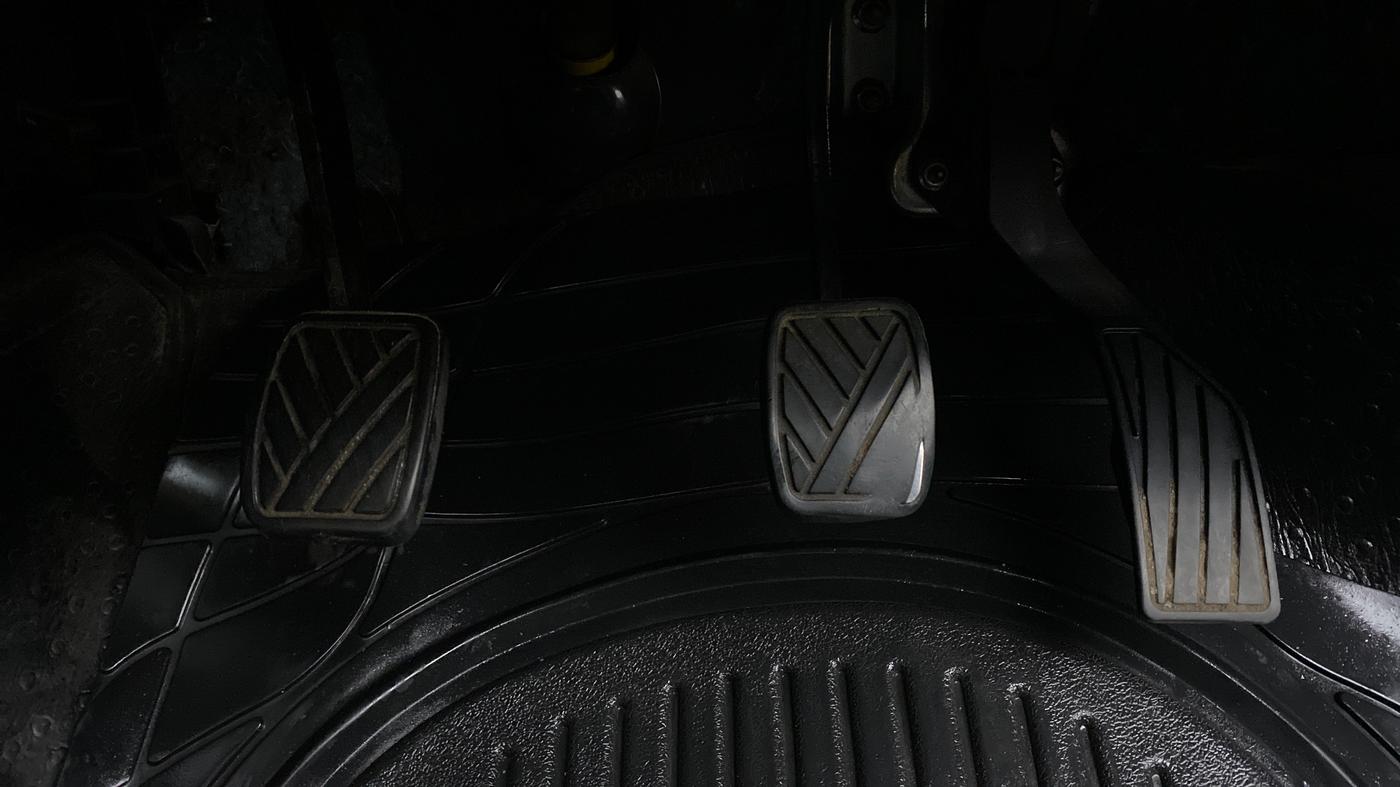 2015 Maruti Swift VXI D, Petrol, Manual, 36,768 km, Pedals