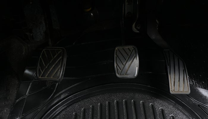 2015 Maruti Swift VXI D, Petrol, Manual, 36,768 km, Pedals