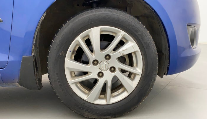 2013 Maruti Swift ZXI, Petrol, Manual, 55,816 km, Right Front Wheel