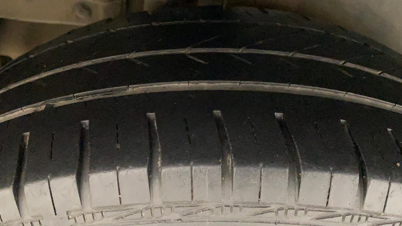 2013 Maruti Swift ZXI, Petrol, Manual, 55,816 km, Right Rear Tyre Tread