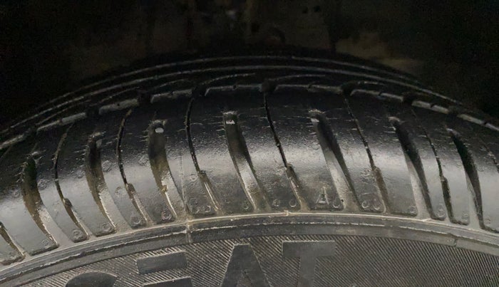 2013 Honda Brio S MT, Petrol, Manual, 83,654 km, Right Front Tyre Tread