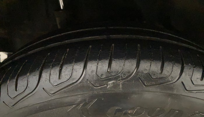 2013 Honda Brio S MT, Petrol, Manual, 83,654 km, Right Rear Tyre Tread