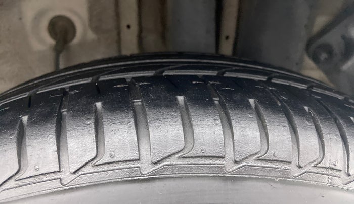 2018 Hyundai Elite i20 MAGNA EXECUTIVE CVT, Petrol, Automatic, 28,677 km, Left Rear Tyre Tread