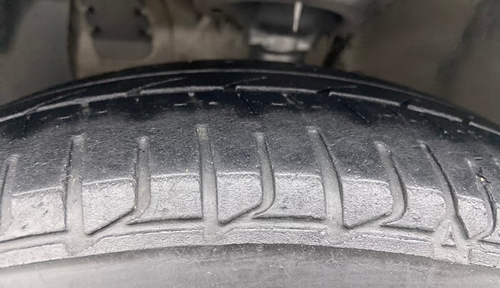 2018 Hyundai Elite i20 MAGNA EXECUTIVE CVT, Petrol, Automatic, 28,677 km, Left Front Tyre Tread