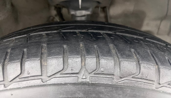 2018 Hyundai Elite i20 MAGNA EXECUTIVE CVT, Petrol, Automatic, 28,677 km, Right Front Tyre Tread