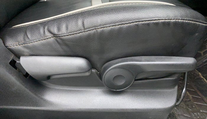 2020 Toyota URBAN CRUISER PREMIUM MT, Petrol, Manual, 44,492 km, Driver Side Adjustment Panel