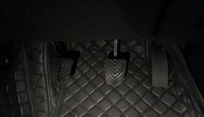 2022 Hyundai VENUE S 1.2, CNG, Manual, 62,398 km, Pedals