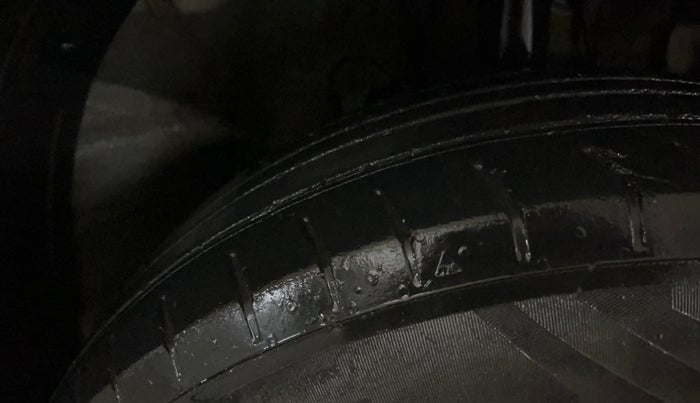 2022 Hyundai VENUE S 1.2, CNG, Manual, 62,398 km, Right Front Tyre Tread