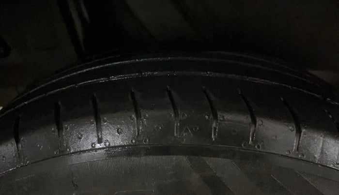 2022 Hyundai VENUE S 1.2, CNG, Manual, 62,398 km, Right Rear Tyre Tread