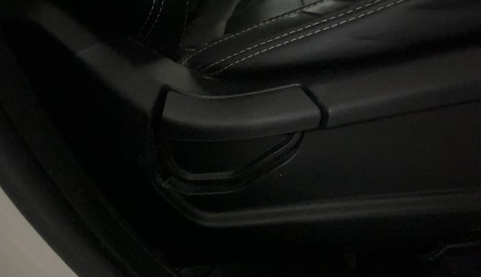 2022 Hyundai VENUE S 1.2, CNG, Manual, 62,398 km, Driver Side Adjustment Panel