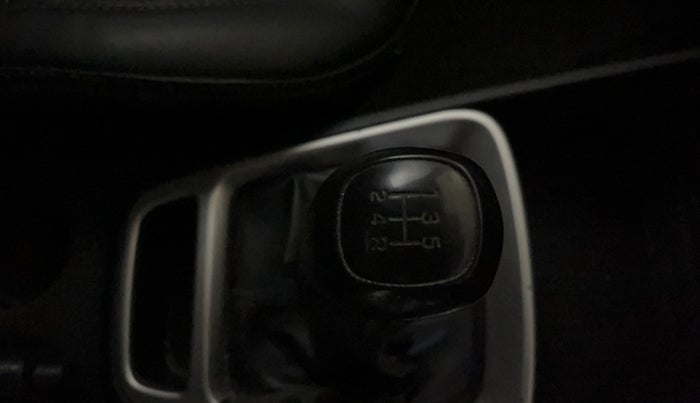 2022 Hyundai VENUE S 1.2, CNG, Manual, 62,398 km, Gear Lever