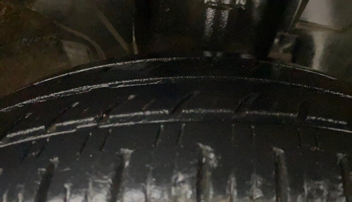 2017 Renault Kwid RXL, Petrol, Manual, 42,227 km, Right Front Tyre Tread