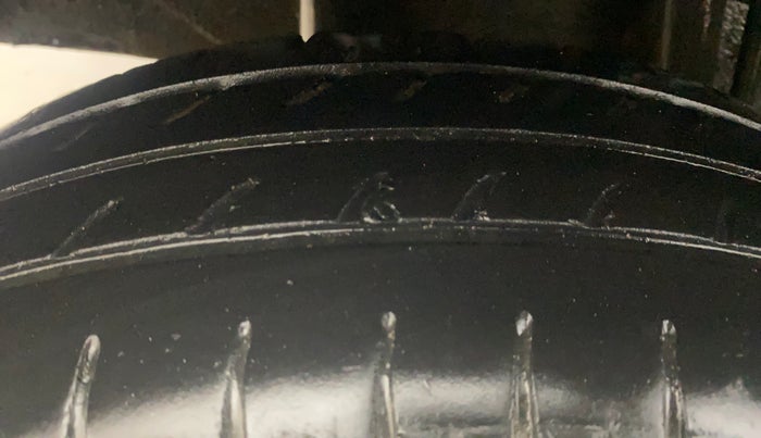 2017 Renault Kwid RXL, Petrol, Manual, 42,227 km, Right Rear Tyre Tread