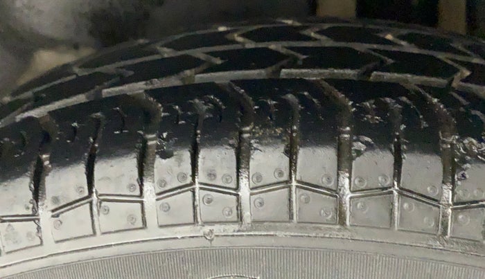 2015 Maruti Swift Dzire LXI (O), Petrol, Manual, 27,707 km, Left Rear Tyre Tread