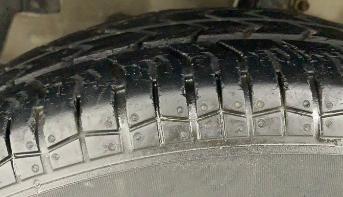 2015 Maruti Swift Dzire LXI (O), Petrol, Manual, 27,707 km, Left Front Tyre Tread