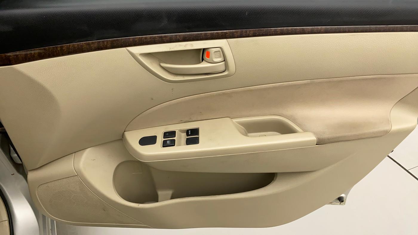 2015 Maruti Swift Dzire LXI (O), Petrol, Manual, 27,707 km, Driver Side Door Panels Control