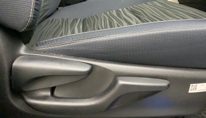 2022 Toyota Innova Crysta 2.7 VX 7 STR, Petrol, Manual, 13,719 km, Driver Side Adjustment Panel