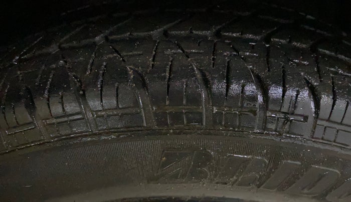 2013 Maruti Swift VDI, Diesel, Manual, 1,20,303 km, Right Front Tyre Tread