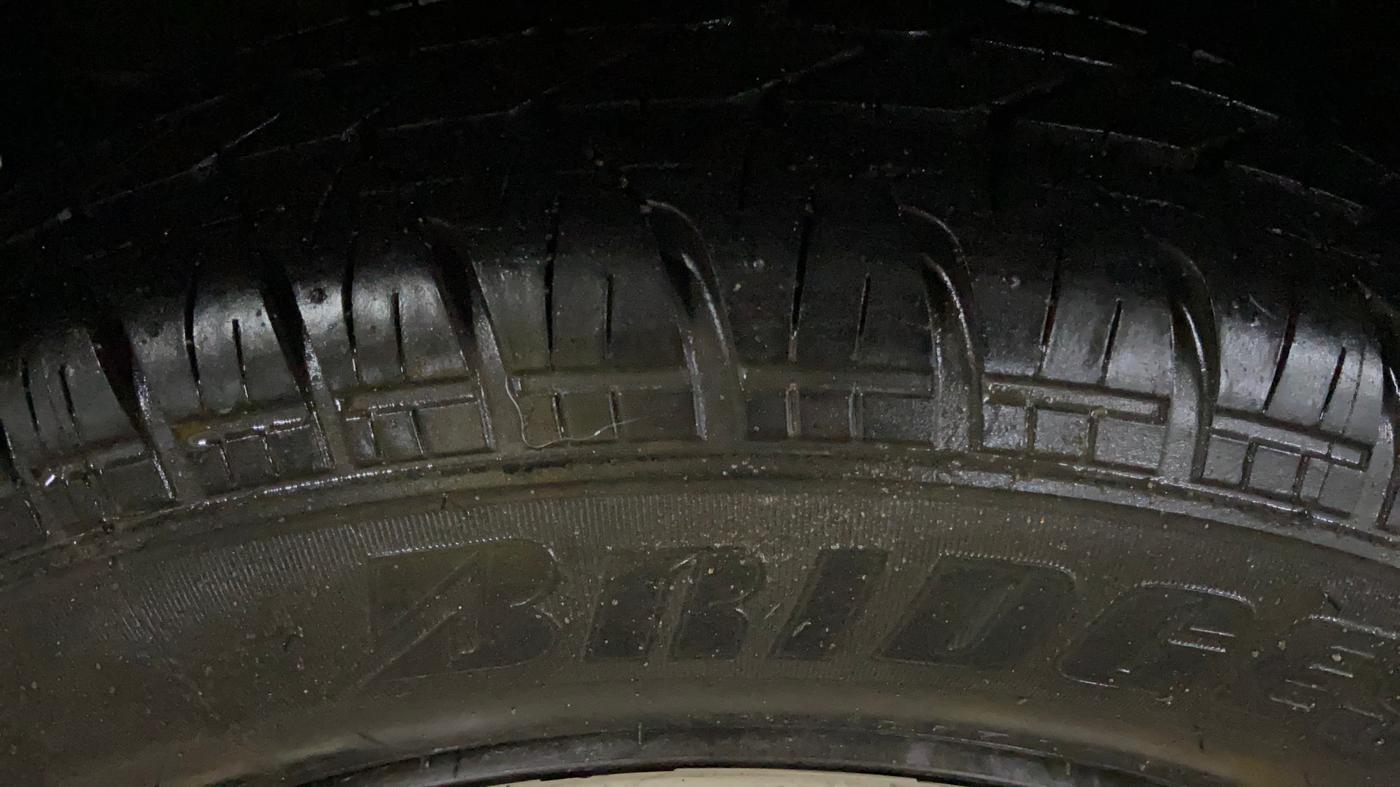 2013 Maruti Swift VDI, Diesel, Manual, 1,20,370 km, Right Rear Tyre Tread