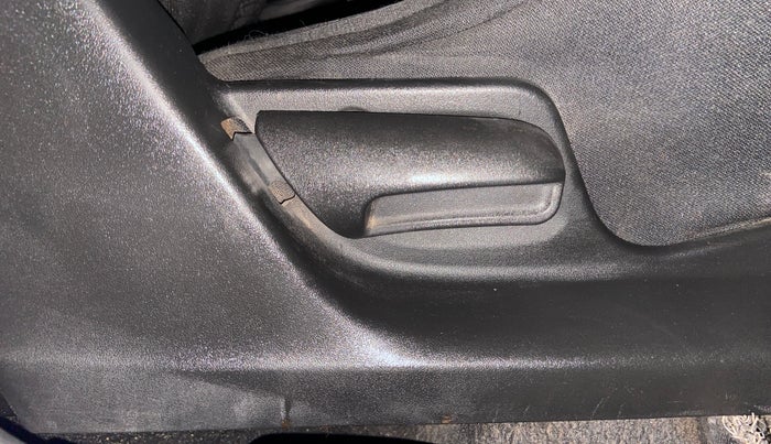 2013 Maruti Swift VDI, Diesel, Manual, 1,20,303 km, Driver Side Adjustment Panel