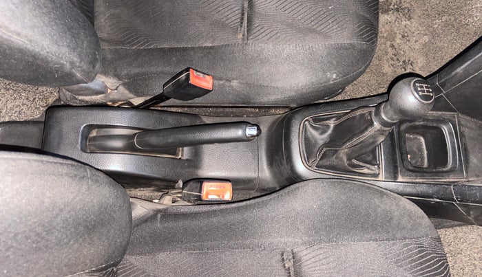 2013 Maruti Swift VDI, Diesel, Manual, 1,20,303 km, Gear Lever