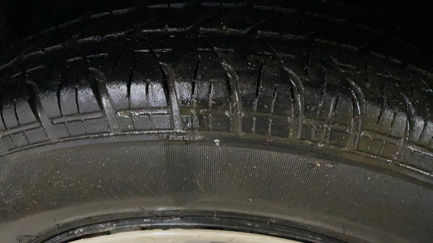 2013 Maruti Swift VDI, Diesel, Manual, 1,20,370 km, Left Front Tyre Tread
