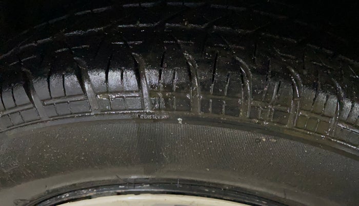 2013 Maruti Swift VDI, Diesel, Manual, 1,20,303 km, Left Front Tyre Tread