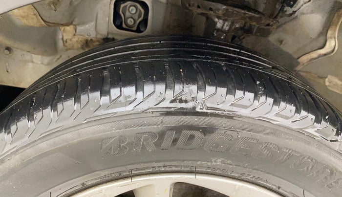 2016 Hyundai Tucson 2WD MT PETROL, Petrol, Manual, 1,04,120 km, Left Front Tyre Tread