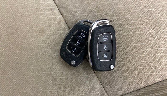 2016 Hyundai Tucson 2WD MT PETROL, Petrol, Manual, 1,04,120 km, Key Close Up