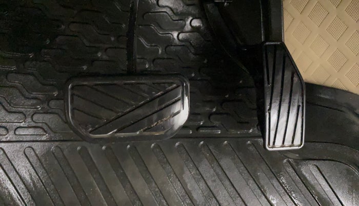 2018 Maruti Dzire ZXI AMT, Petrol, Automatic, 1,12,653 km, Pedals