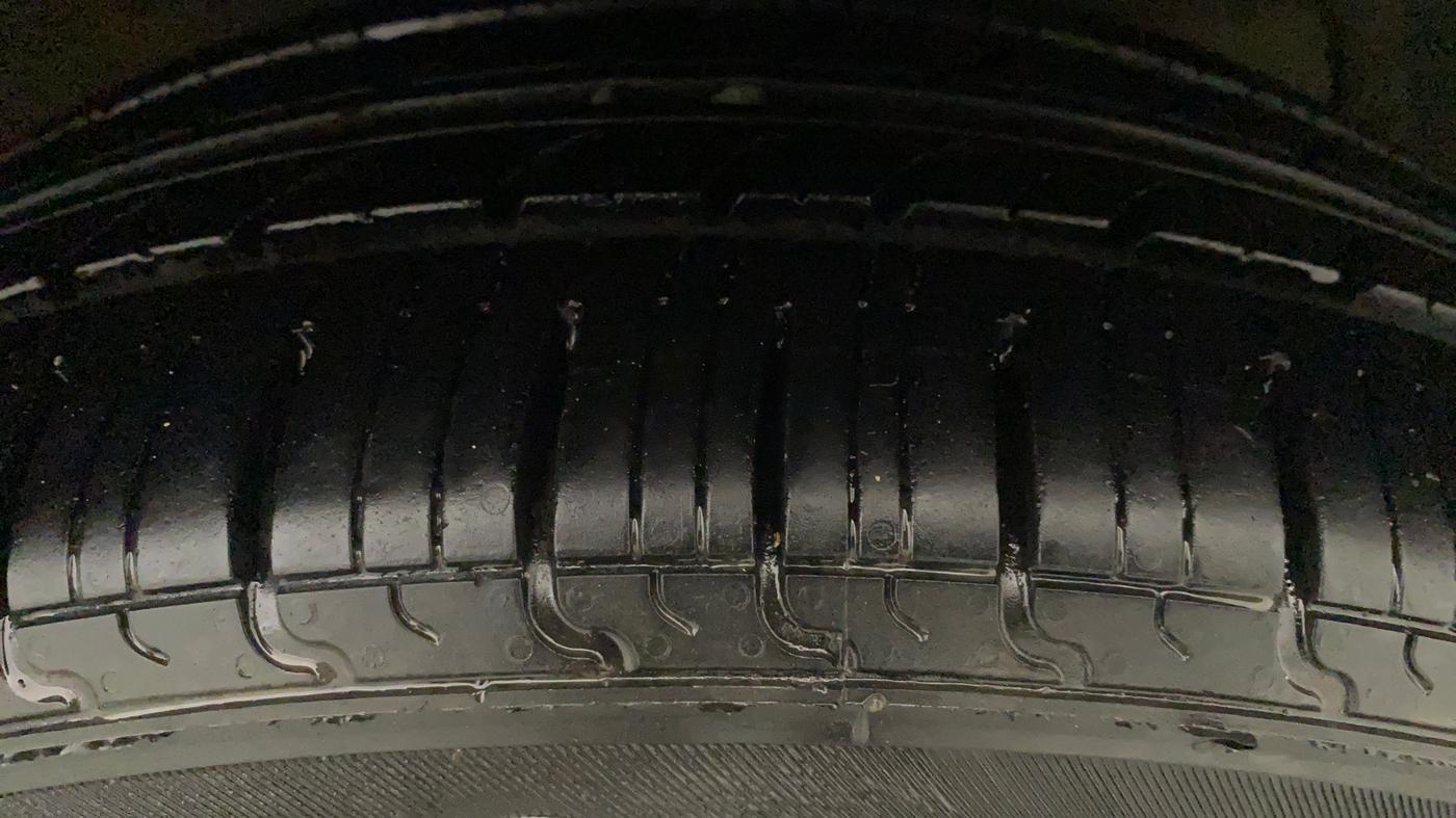 2013 Maruti Ertiga ZXI, Petrol, Manual, 41,155 km, Right Front Tyre Tread