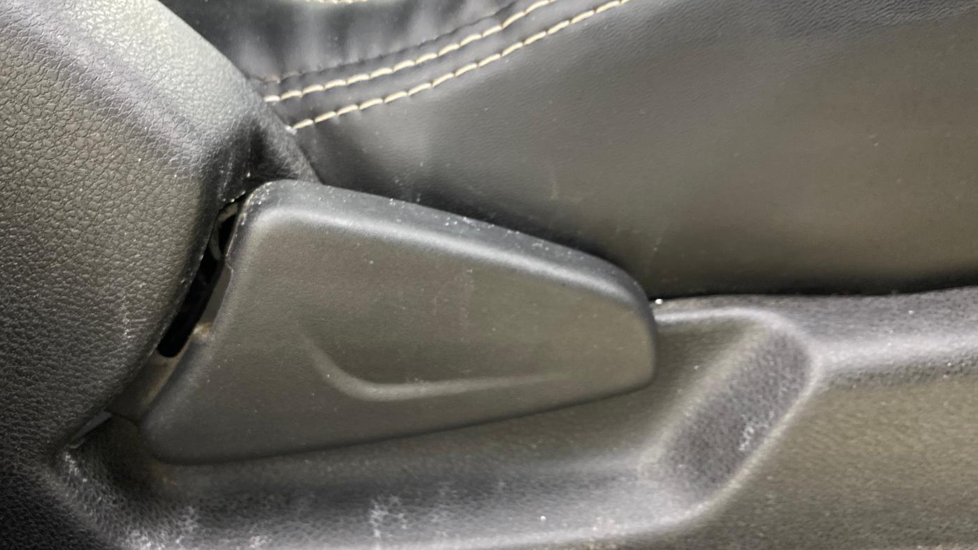 2018 Renault Kwid RXT 0.8 (O), Petrol, Manual, 39,254 km, Driver Side Adjustment Panel