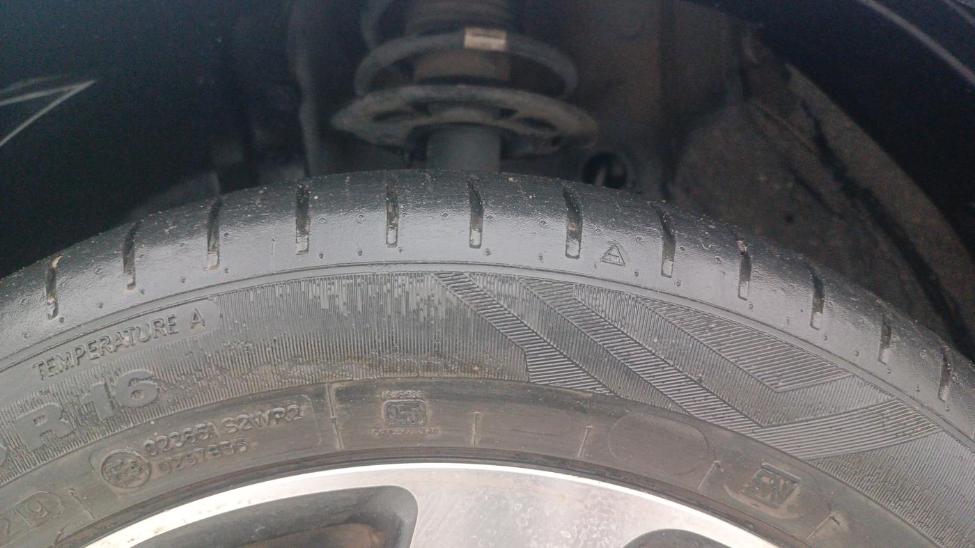 2019 Toyota Glanza V CVT, Petrol, Automatic, 24,627 km, Left Front Tyre Tread