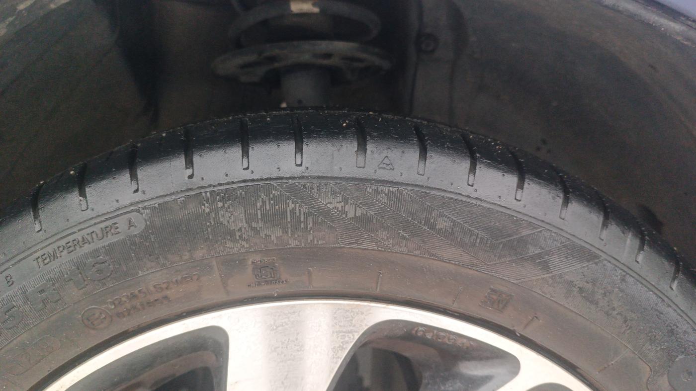 2019 Toyota Glanza V CVT, Petrol, Automatic, 24,627 km, Right Front Tyre Tread
