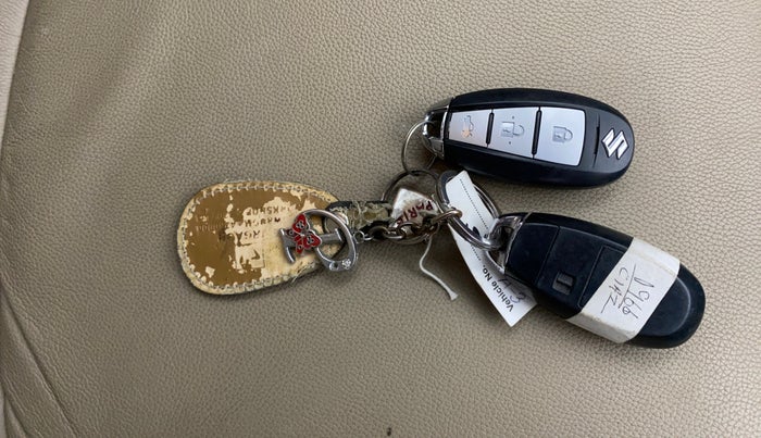 2016 Maruti Ciaz ZXI, Petrol, Manual, 52,314 km, Key Close Up