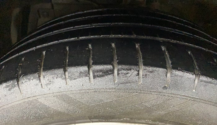 2016 Maruti Ciaz ZXI, Petrol, Manual, 52,314 km, Left Front Tyre Tread
