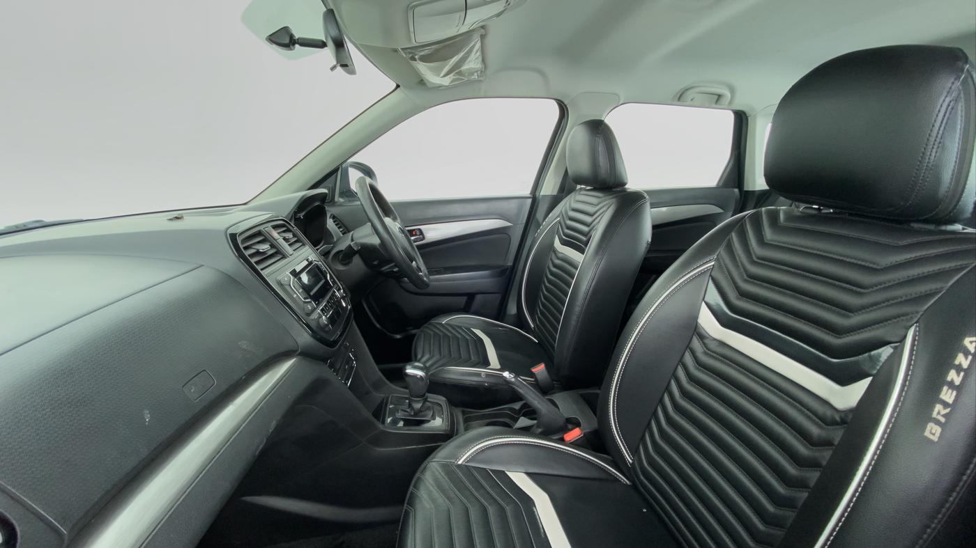 2019 Maruti Vitara Brezza ZDI AMT, Diesel, Automatic, 56,107 km, Right Side Front Door Cabin