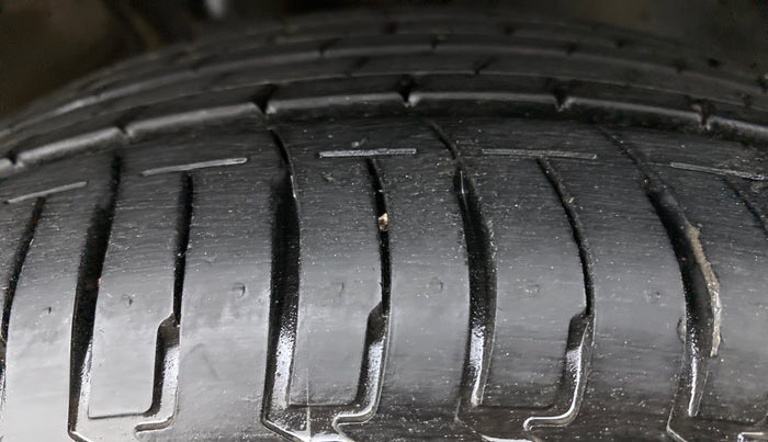 2020 Hyundai NEW I20 MAGNA 1.2 MT, Petrol, Manual, 3,679 km, Right Front Tyre Tread