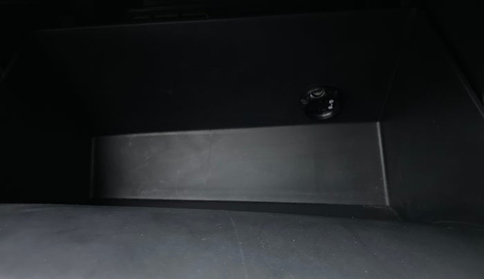 2020 Hyundai NEW I20 MAGNA 1.2 MT, Petrol, Manual, 3,679 km, Cooled Glove Box