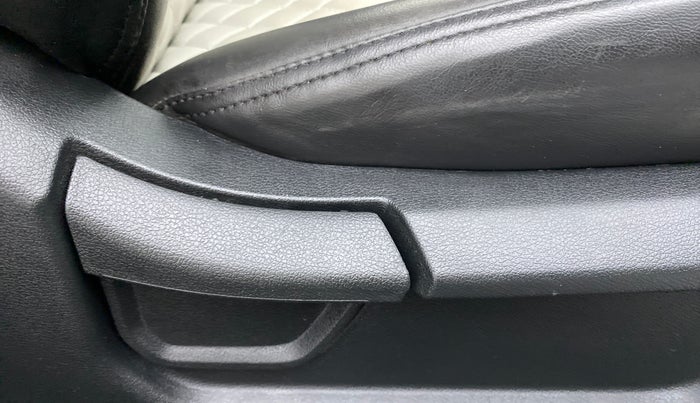 2020 Hyundai NEW I20 MAGNA 1.2 MT, Petrol, Manual, 3,679 km, Driver Side Adjustment Panel