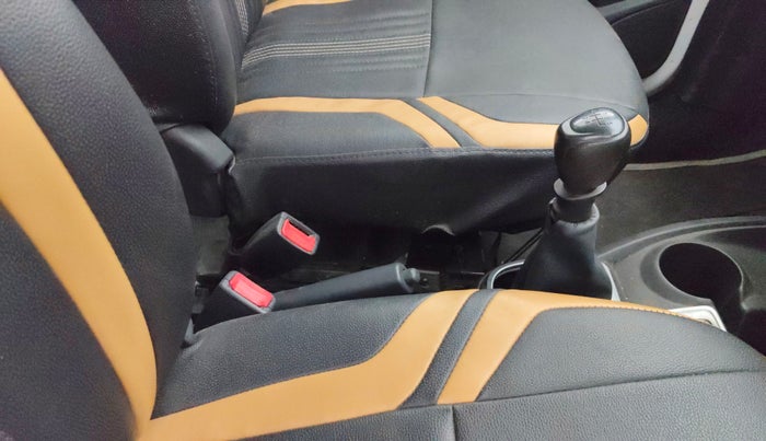 2017 Datsun Redi Go GOLD LIMITED EDITION, Petrol, Manual, 40,381 km, Gear Lever